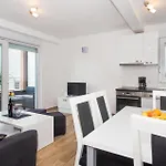 2 Bedroom Stunning In 아파트 *