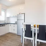 2 Bedroom Stunning In 아파트 마카르스카