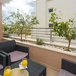 2 Bedroom Stunning In 아파트 마카르스카