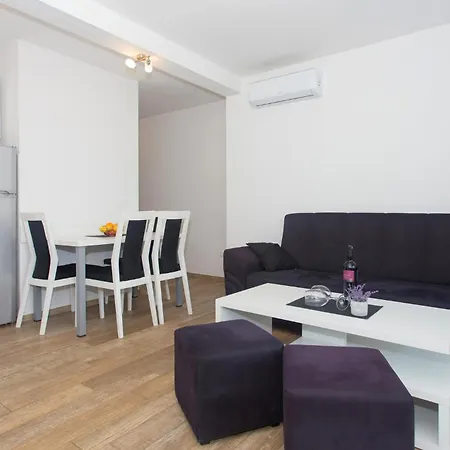 Awesome In With Kitchen Apartment Makarska