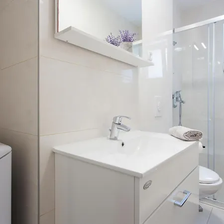 Διαμέρισμα Lovely In With Wifi Μακάρσκα