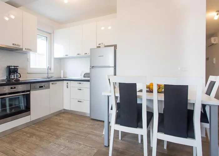 Lovely In With Wifi Apartment Makarska