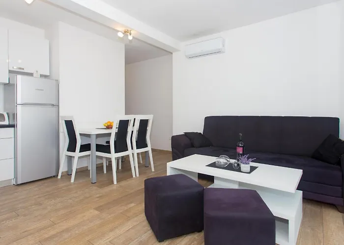 Lovely In With Wifi Apartment Makarska