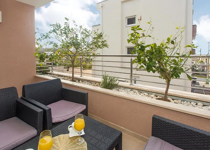 Lovely In With Wifi Apartment Makarska